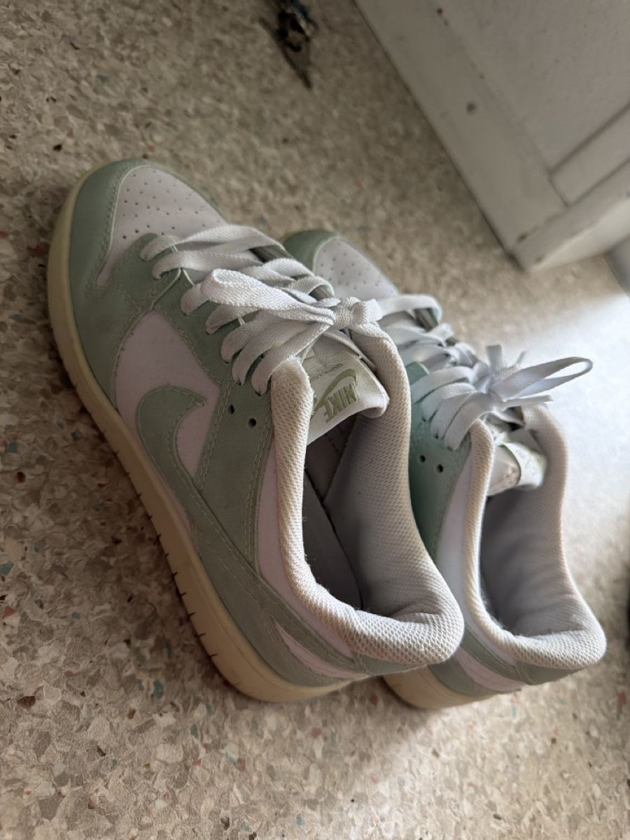 Nike Chaussures femmes: Nike Dunk Low SB Grösse 37 hellgrün gebraucht – D'occasion à Luzern par Lorena.haj 1