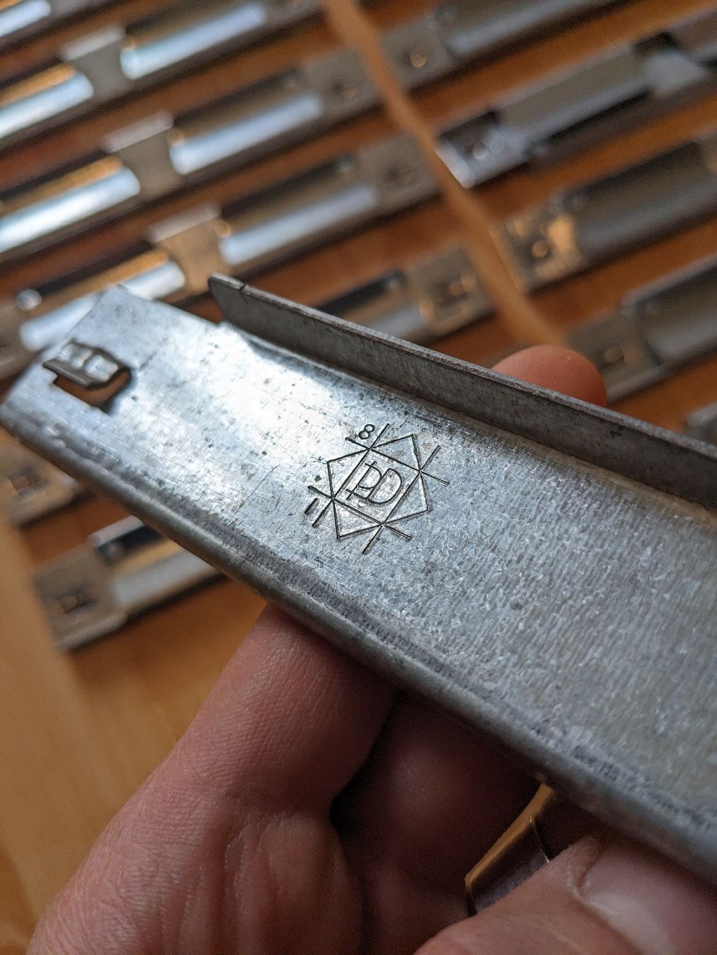 Wandhalterungen: ERREX Tablarträger – Gebraucht aus Zürich von rob.57 2