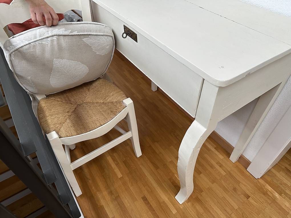 Tische: Table avec chaise en bois peint - Style vintage – Gebraucht aus Gletterens von mar_n29j 2