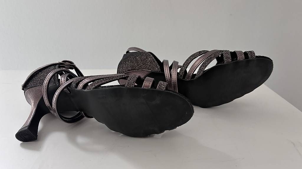 Scarpe da donna: Tanzschuhe Grösse UK 3 – Usato da Sissach venduto da Strombol95 2