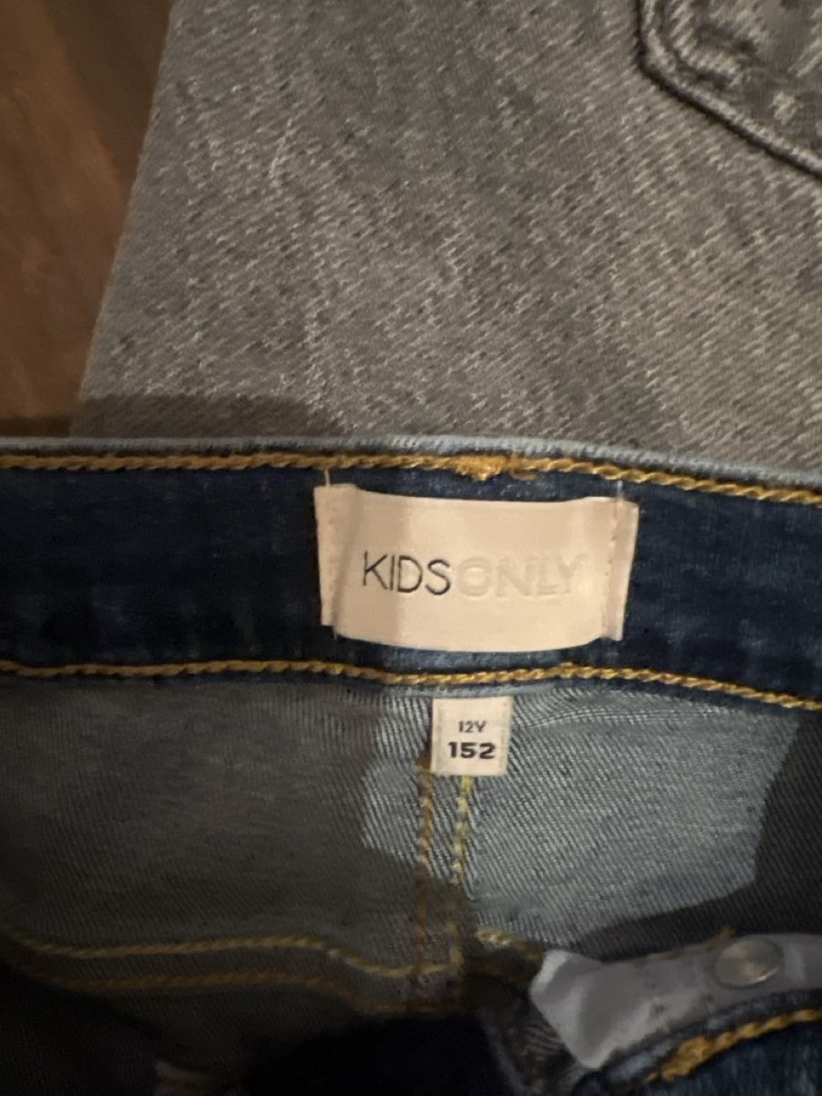 Pantaloni: Kurze Hosen 146/152 – Usato da Ruggell venduto da Matrix026 2