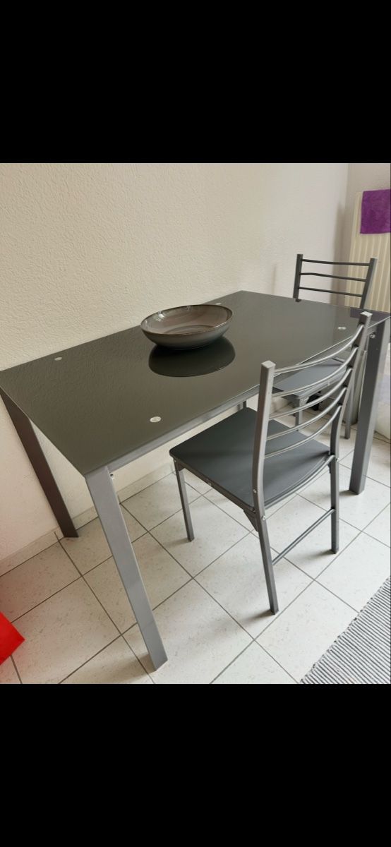 Set di tavolo e panche: Moderner Esstisch indoor oder outdoor mit 4 Stühlen, Grau – Usato da Ostermundigen venduto da leo_l2bj