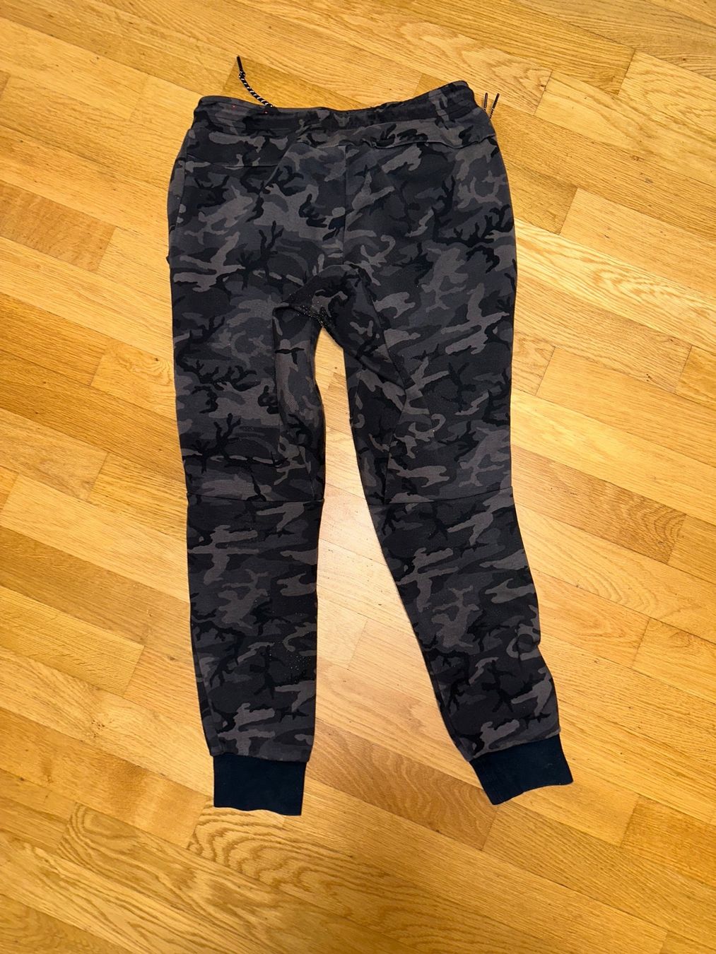 Nike Lotti di vestiti: Set Männer 2x Sporthosen Nike – Usato da Zug venduto da MC2CC 6