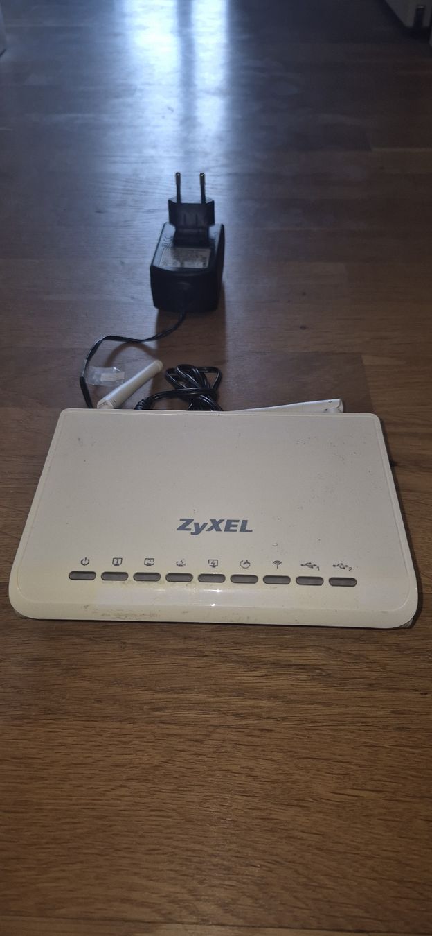 Zyxel Modem & Router: Netzwerk Starter Packet – Usato da Forch venduto da Chrexit 3