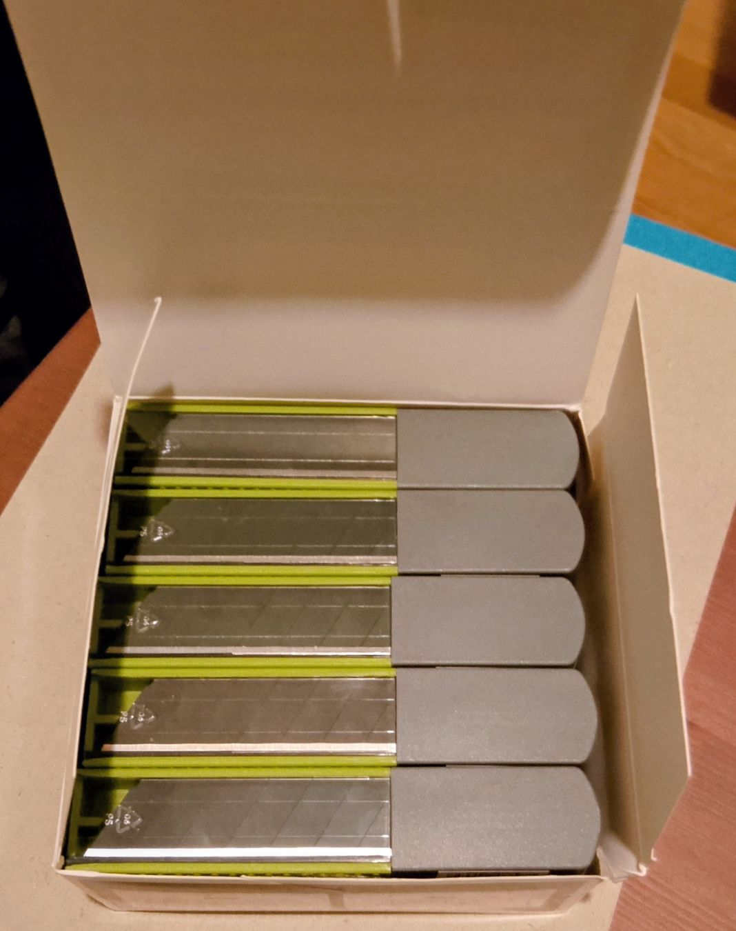 Alle Werkzeuge: Abbrechklingen PLUS 18mm 200 Klingen – Neu und originalverpackt aus Basel von bul_kb99