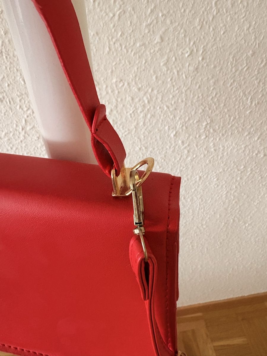 Shein Borse da donna: Petit sac à main rouge vif  – Usato da Chêne-Bougeries venduto da bru_bs9n 4
