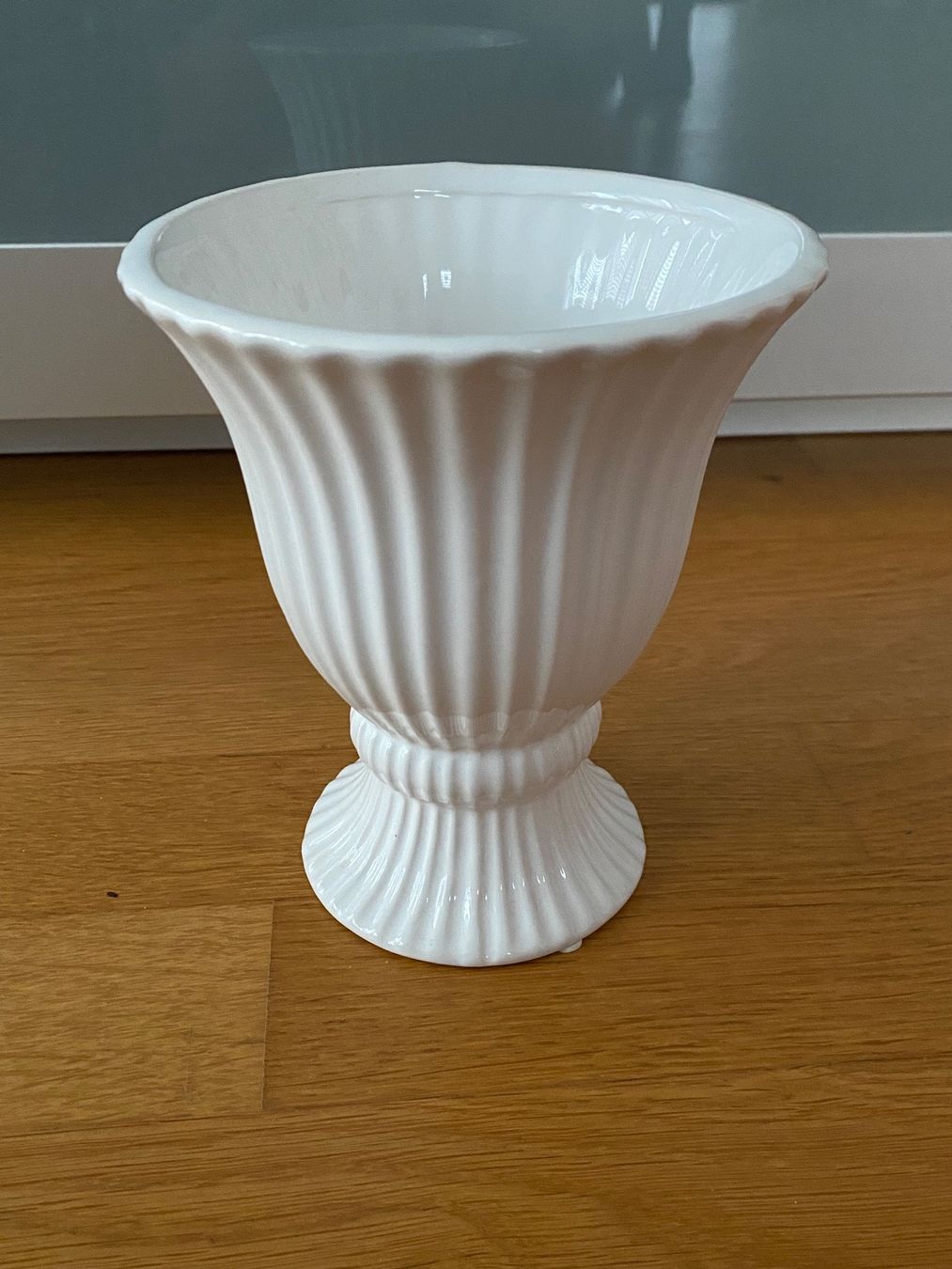Vasen & Gefässe: Vase weiss – Gebraucht aus Riedholz von lenibeni03 1
