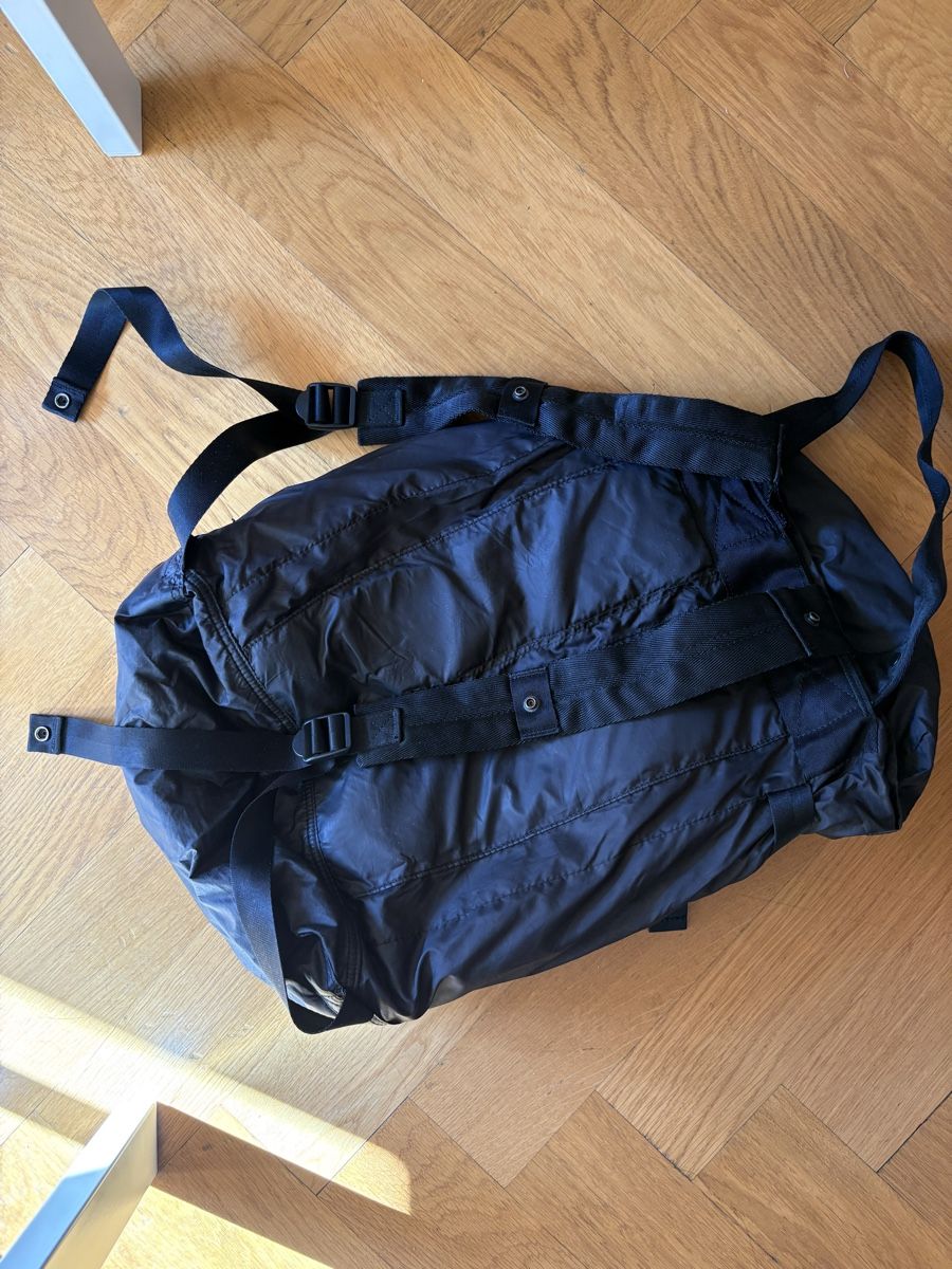 Zaini: Sac à dos noir ARKET 2-way backpack – Usato da Genève venduto da flo_qxp6 1