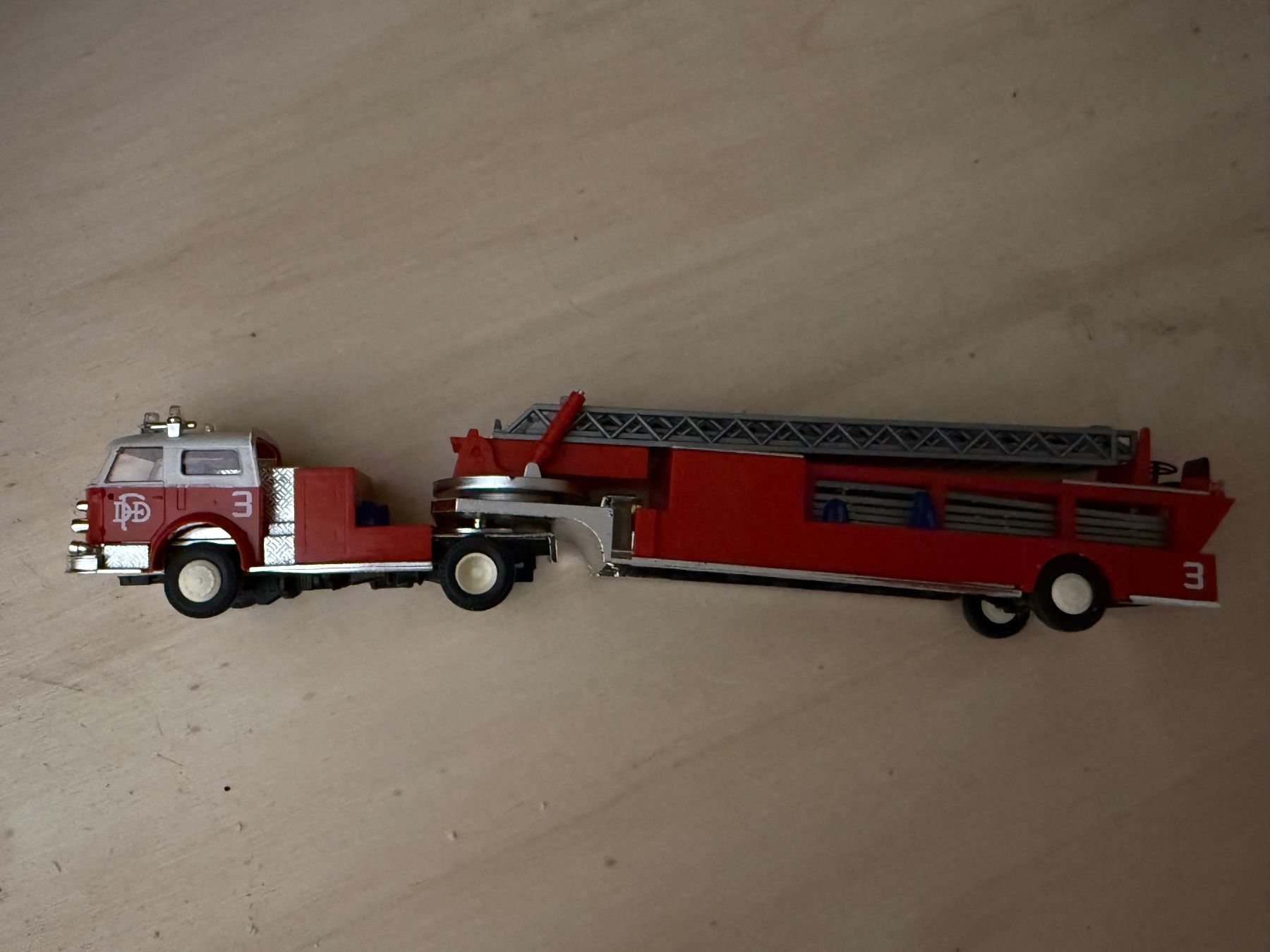 Busch Kit di modellismo & Modellini statici: Camion pompiers US Busch 1/87 – Usato da Morrens VD venduto da YannD02 5