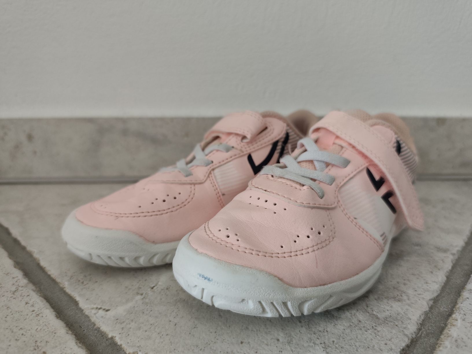 Scarpe per ragazze: Hallen Schuhe ARTENGO  – Usato da Chur venduto da Rodanisa