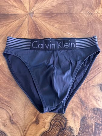Calvin Klein Swimwear, Men's, Size M - Perfect for Summer!