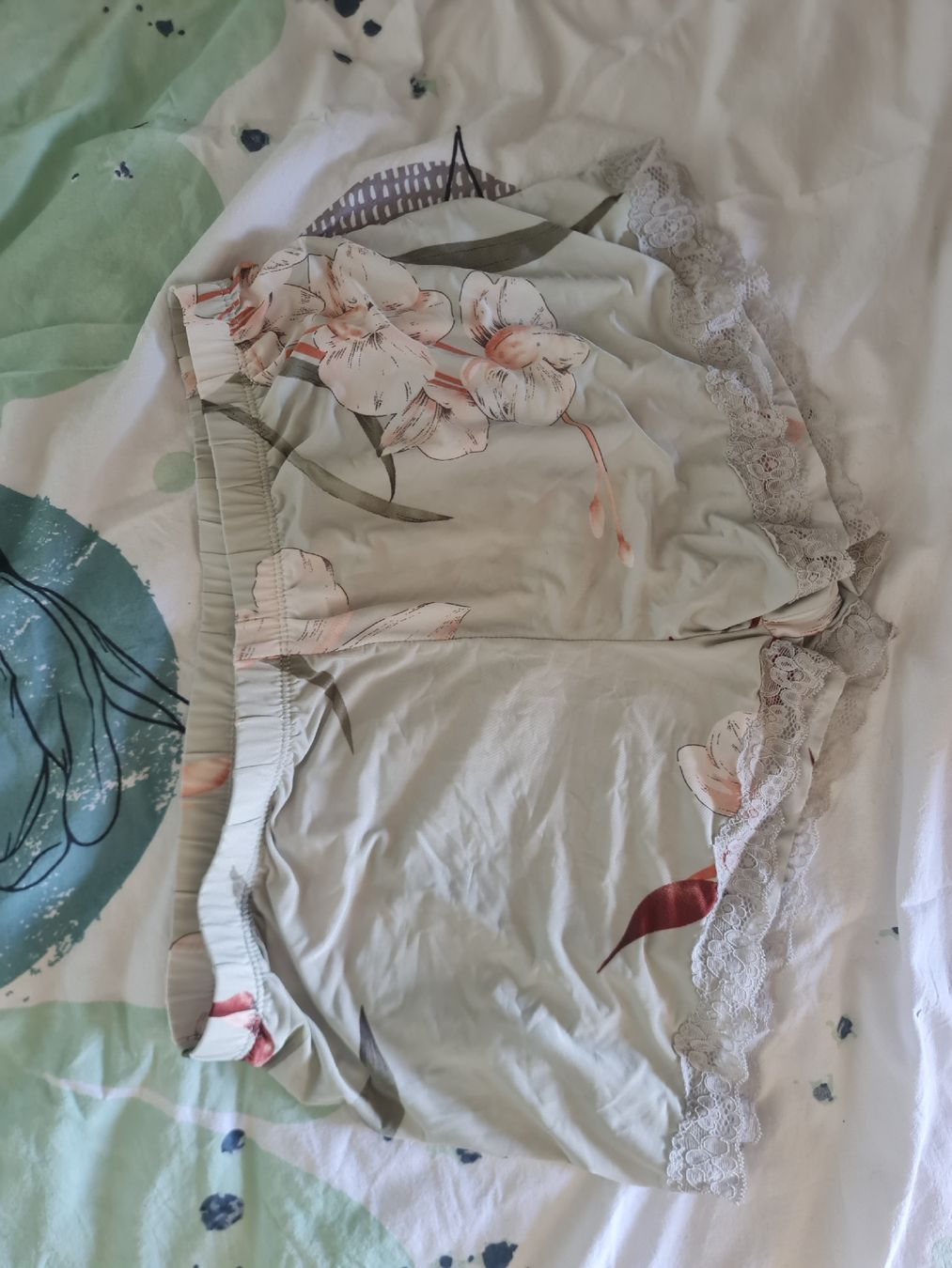 Negligees & Pigiami: Sommer Pyjama Set mit Spitze, Blumenmuster, neuwertig – Usato da Noflen BE venduto da vco_hnn7 1