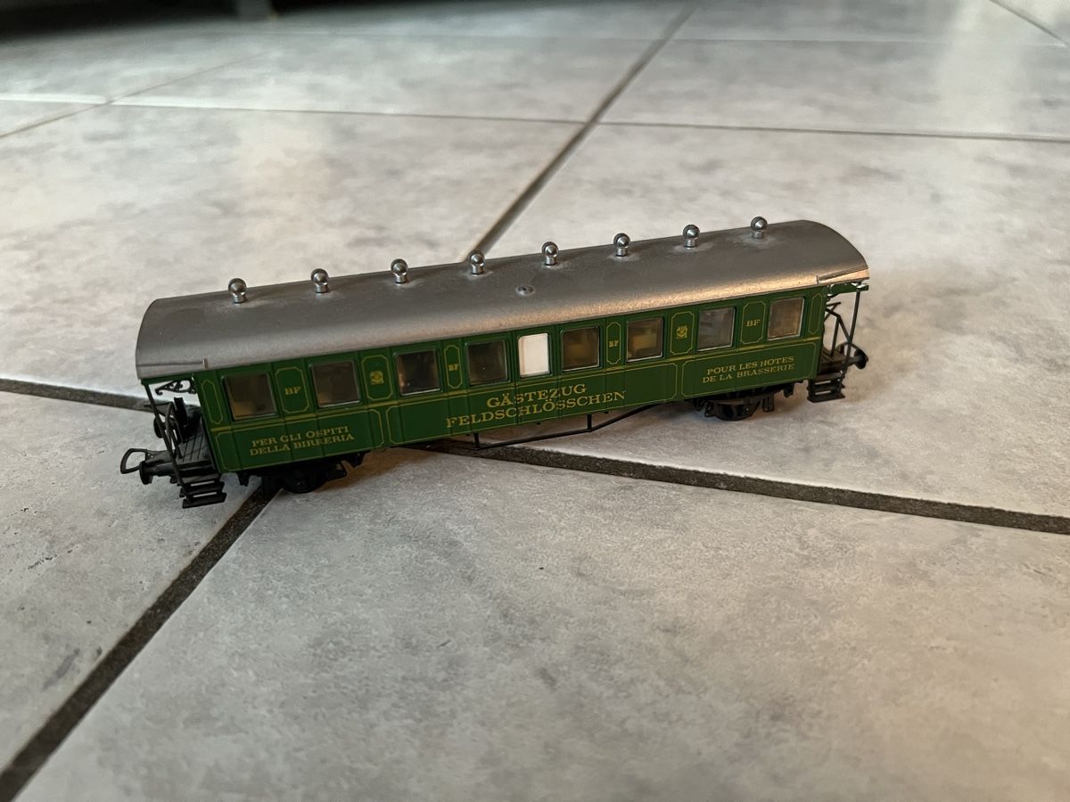 Liliput Modellini di ferrovie: Liliput Gästezug Feldschlösschen grün – Usato da Gisikon venduto da ram_78bx