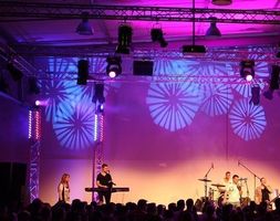 Grosse Moving Heads 8x 575 W mit Flightcase 4x Wash 4x Spot