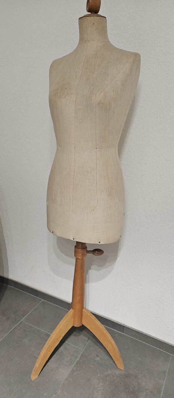 Equipement de magasin & Foires: Schneiderbüste – D'occasion à Heimenhausen par Saint-Michel3360