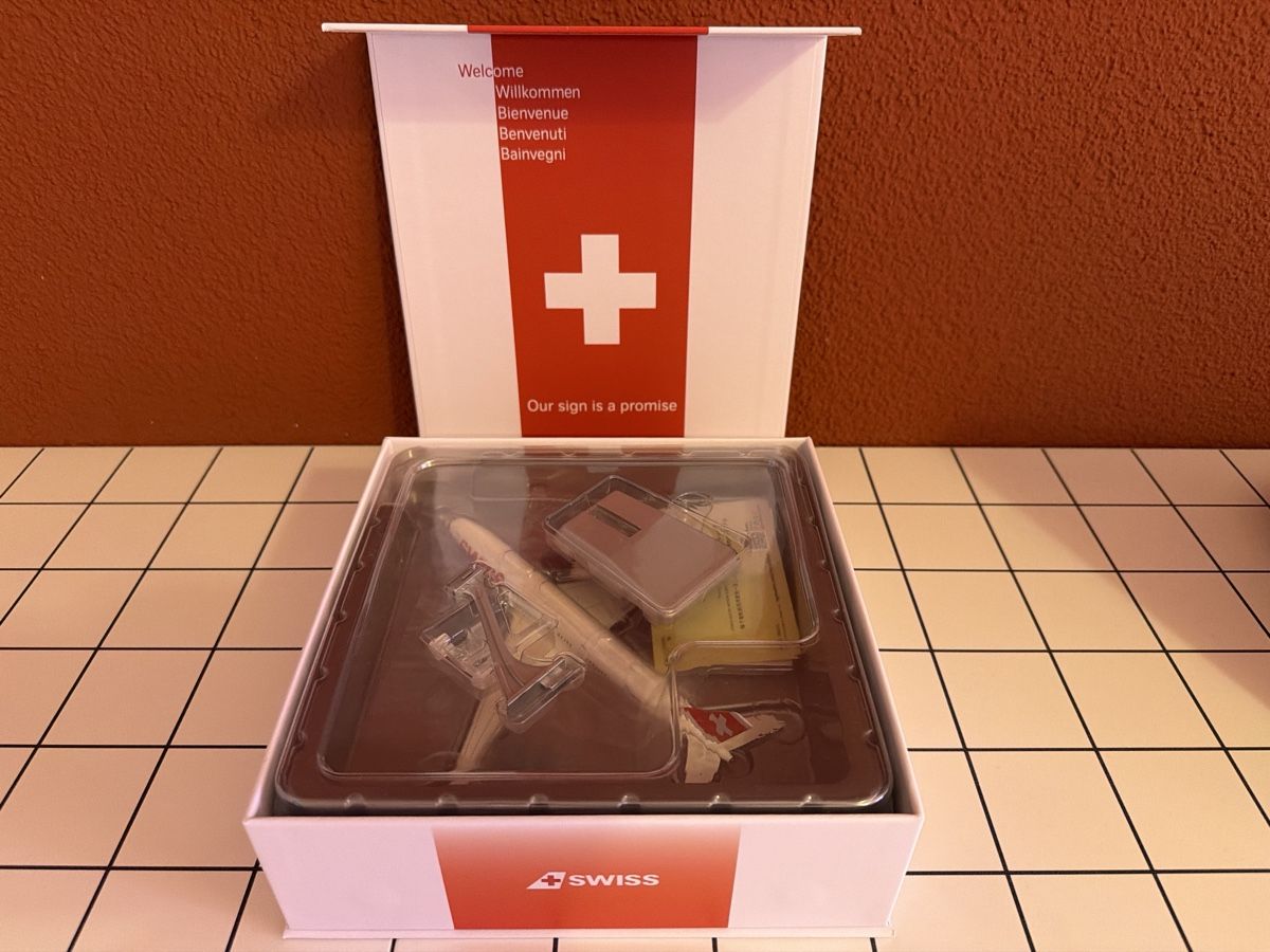 Airbus Kits de montage: Swiss A350 1:400 NG Models – Neuf avec emballage d'origine à Baar par Glurak 1