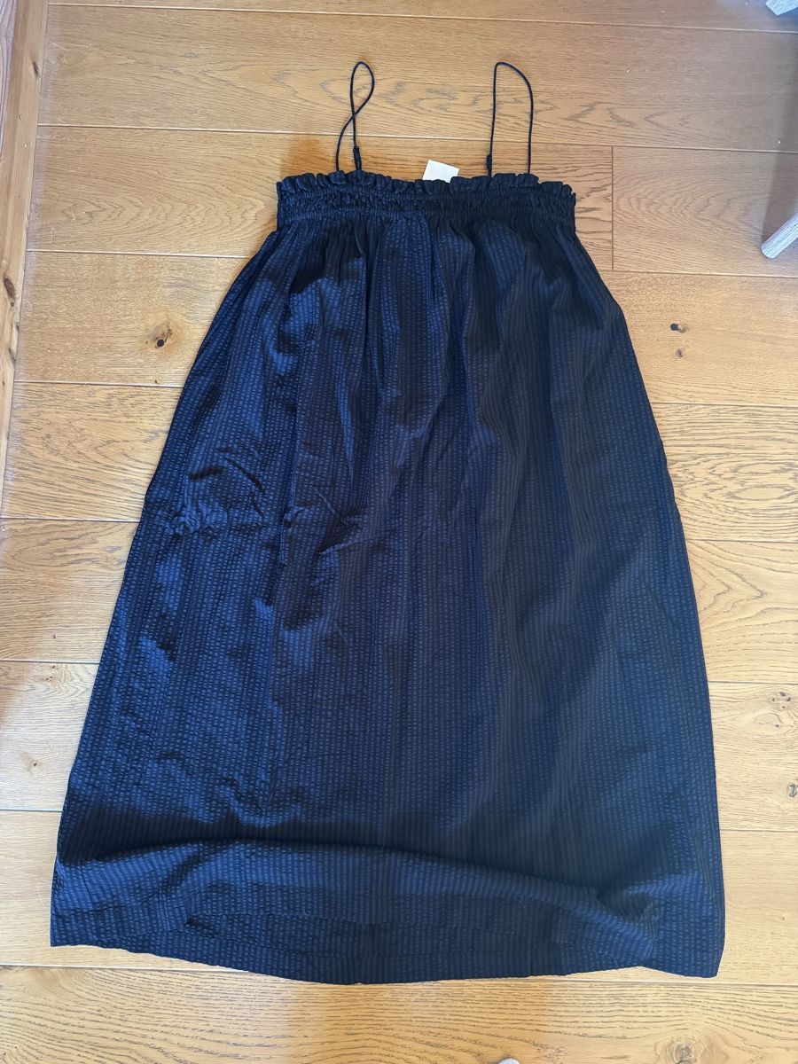 H&M Kleider: Robe neuve noire H&M – Neu und originalverpackt aus Les Giettes von joelledu
