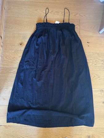 Robe neuve noire H&M