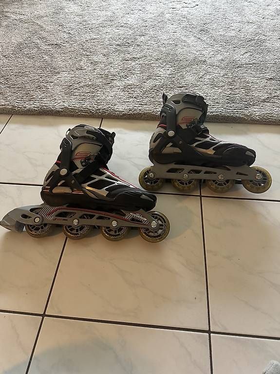 Patins à roul. & inline: Rollerblades – D'occasion à Steffisburg par jul_h5f7