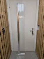 Duschwand mit Scharnier als Ergänzung zur Duschwand