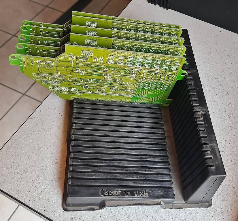 Composants électroniques: ESD-Leiterplattenständer 10 Stück a 5.- CHF – D'occasion à Schachen b. Reute par Quattroknicke