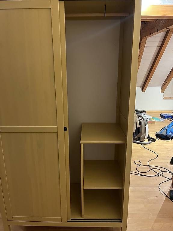 Armadi: Holz Schiebetürschrank Ikea Hemnes Gelb – Usato da Münchenstein venduto da femke_lammers 1