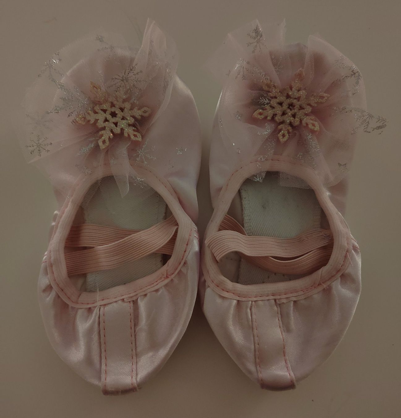 Scarpe per ragazze: Rosa Ballettschuhe mit Schneeflocken, Grösse 25 – Usato da Einsiedeln venduto da pattymary