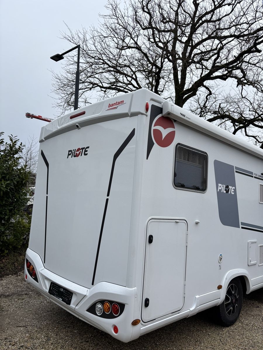 Pilot Veicoli da campeggio: Camper Pilote P696 Expression – Usato da Vessy venduto da marc017 1