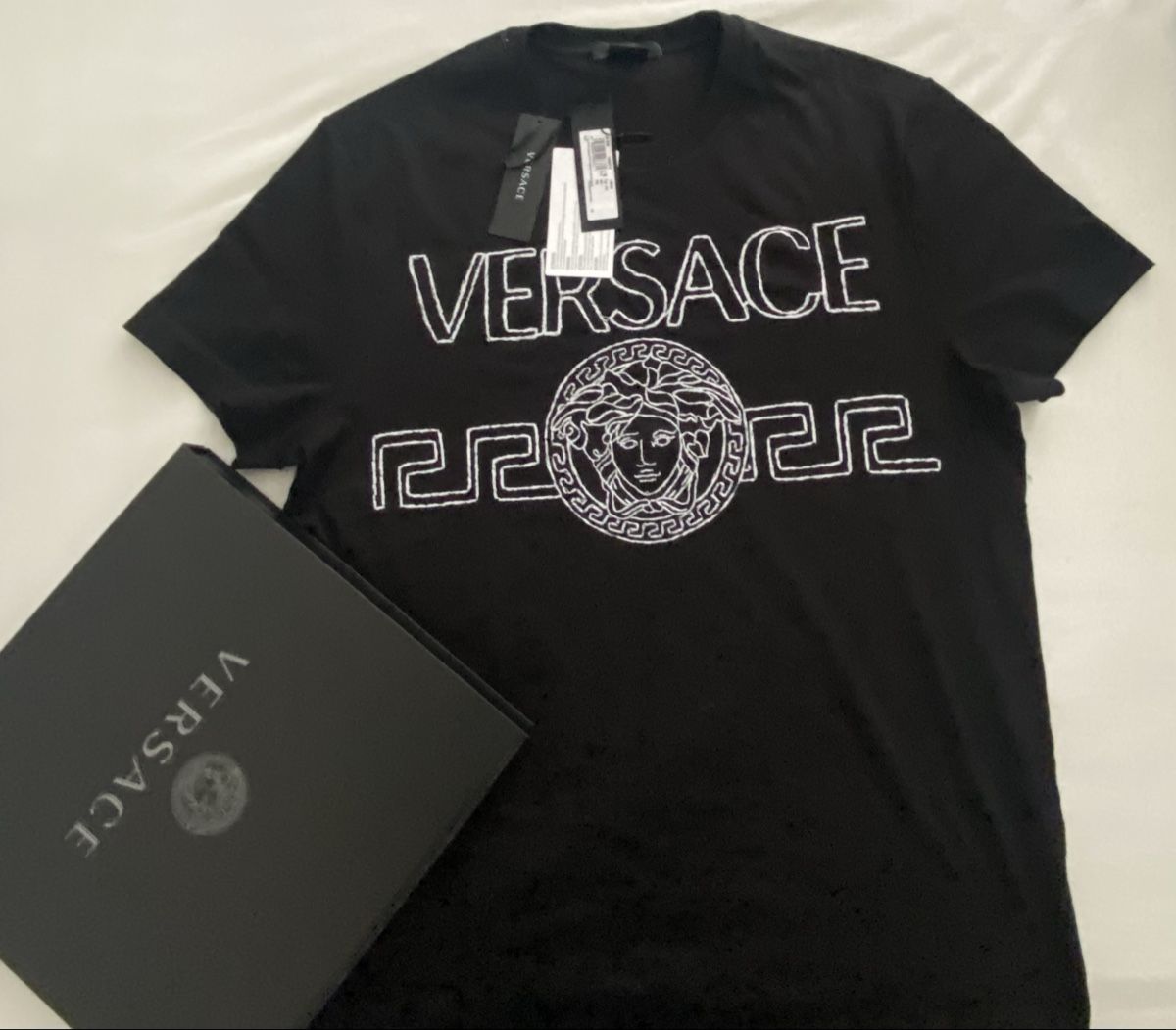 Versace T-shirt: Versace Tshirt – Nuovo (secondo la descrizione) da Biel/Bienne venduto da sou_t9dm 1