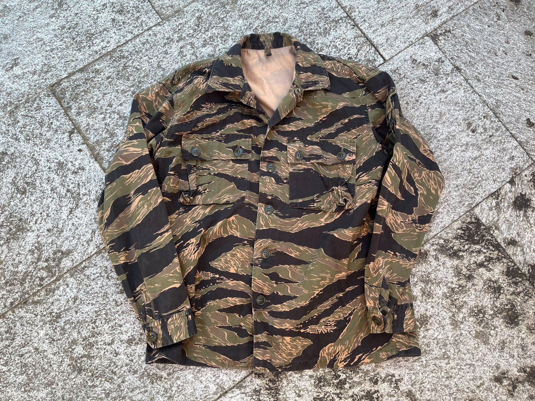 Camicie: Buzz Rickson Tiger Stripe Shirt Hemd XL – Usato da Bottmingen venduto da Puffsack