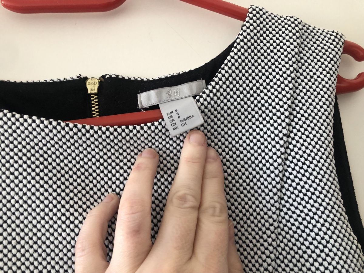 H&M Top: Top cintré H&M – Nuovo (secondo la descrizione) da Onex venduto da kattrina 1