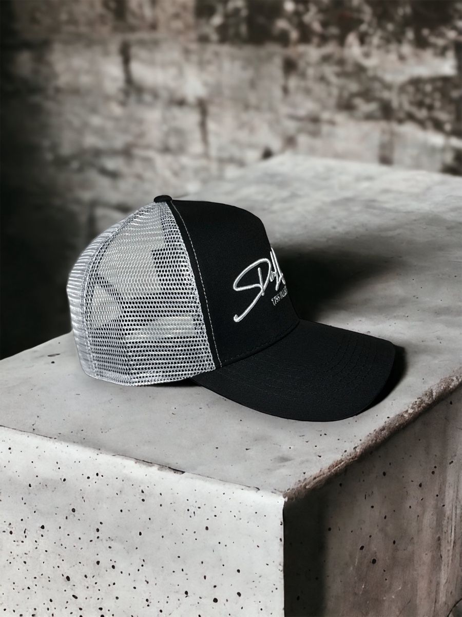 Copricapi, berretti & cappellini: Ganz neue schwarze Trucker-Cap – Nuovo e nell'imballaggio originale da Laax GR venduto da Pajulinka 1