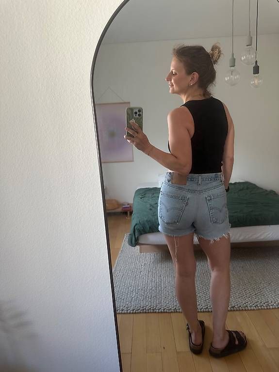 Jeans: Jeans-Hotpants Levis, Secondhand – Usato da Luzern venduto da dariajenni 1