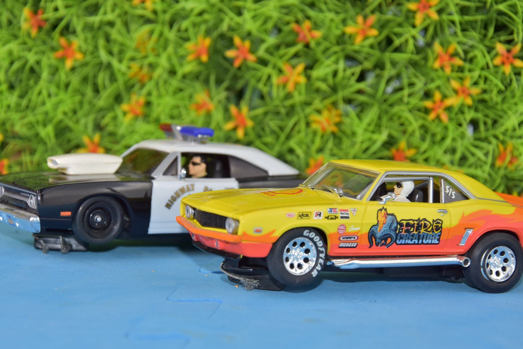 Carrera Modellautos: FÜR FR. 1.00   CARRERA EVOLUTION 2 STÜCK SUPER KLASSIKER iO – Gebraucht aus Wohlen AG von 5610WOHLEN- 6