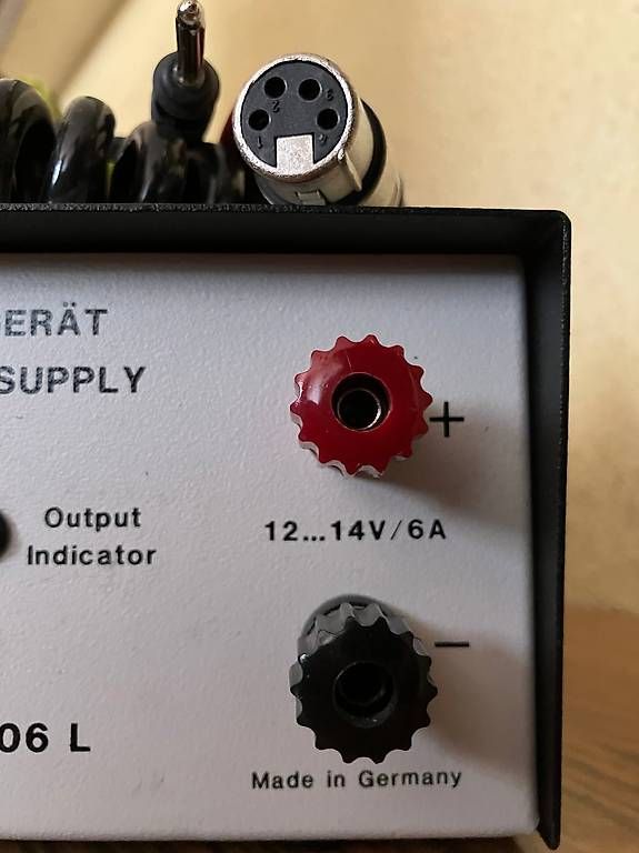 Caméscopes: Pro Camera Power Supply XLR4 – D'occasion à Genève par Capt3 1