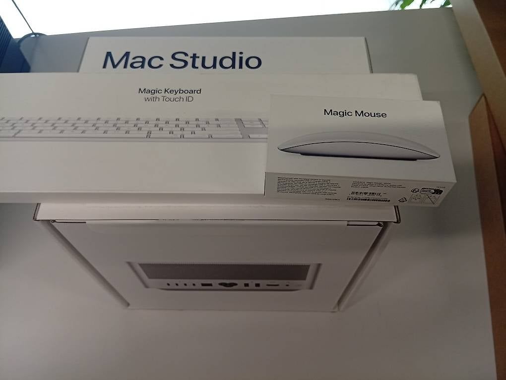 Cartoni: Carton  de  Mac Studio (2025) – Usato da Eysins venduto da Lochi1