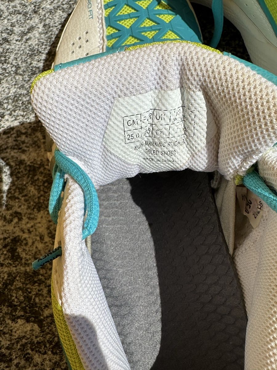 Yonex Damenschuhe: YONEX Badminton Schuhe Grösse 39.5  – Gebraucht aus Maggia von johannaf01 2