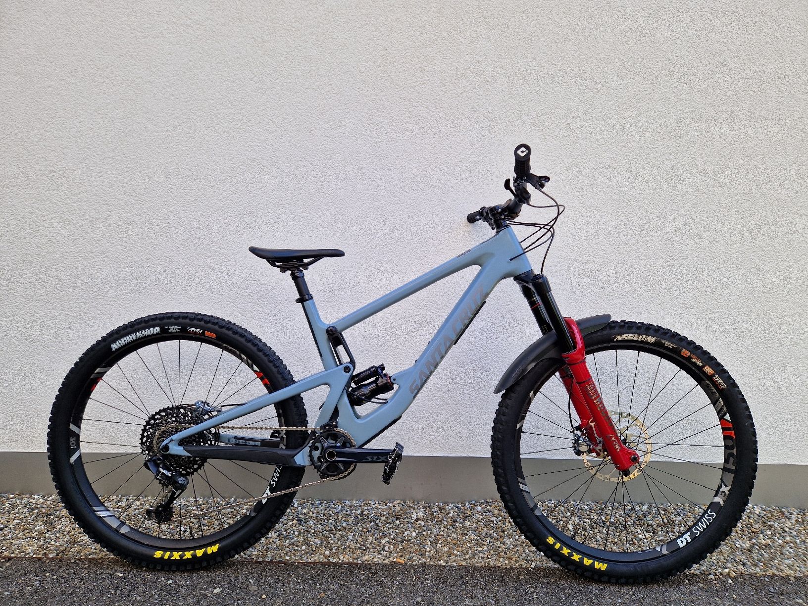 Santa Cruz Vélos: Santa Cruz Bronson V3 Carbon CC, custom – D'occasion à Heerbrugg par san_dr2y