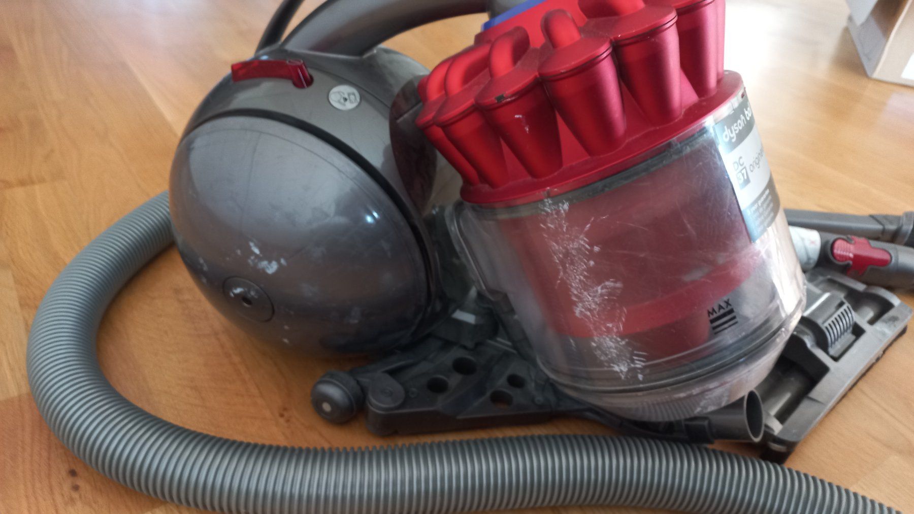 Dyson Staubsauger & Zubehör: Dyson Ball DC37 Origin Extra gebraucht einige Teile defekt – Gebraucht aus Schliern b. Köniz von joni20 3
