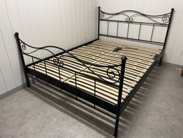 Cadre de lit en métal / 2 sommiers Bico / matelas