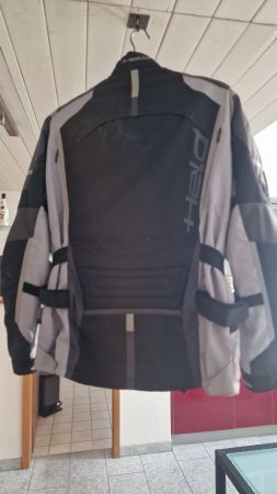 Motorradjacke mit Innenfutter und Protektoren
