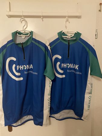 2 Phonak Radtrikots, Swiss Design, Top Zustand, Gr. XXL