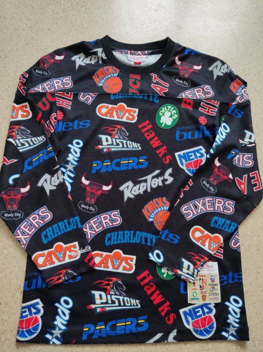 Mitchell & Ness Maglioni & Felpe: Mitchell & Ness NBA Print Langarmshirt Schwarz Grösse M/L – Usato da Hemberg venduto da kun_5pyb 1