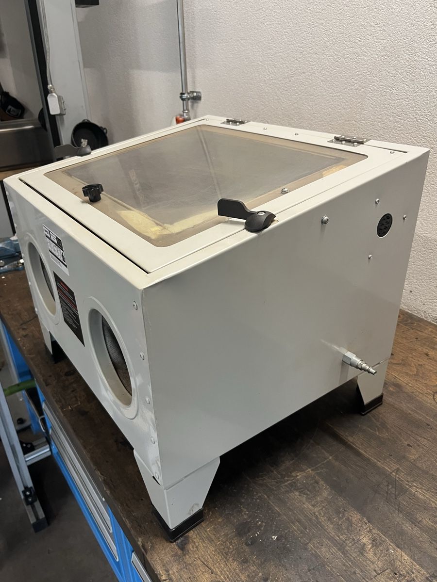 Tous les outils: Sandstrahlanlage – D'occasion à Montlingen par Loher19 2