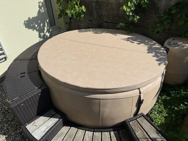 Softub Whirlpool: Softub Legend – Gebraucht aus Gamprin-Bendern von Gab0611 1
