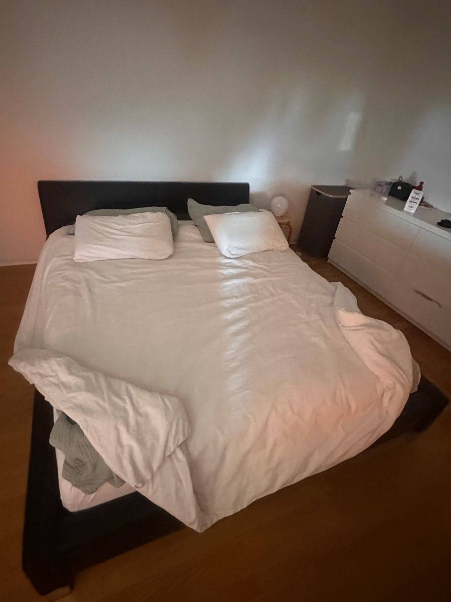 Lits: Bett 160x200cm – D'occasion à Küsnacht ZH par viennale