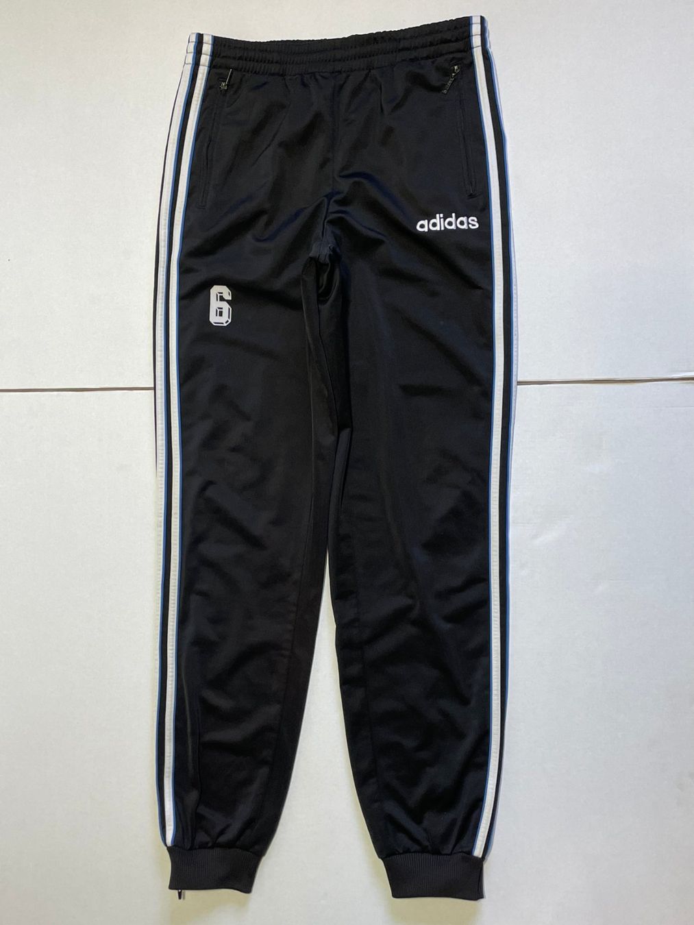 Adidas Hosen: Vintage 90s adidas Hose Gr M – Gebraucht aus Zürich von le_souk