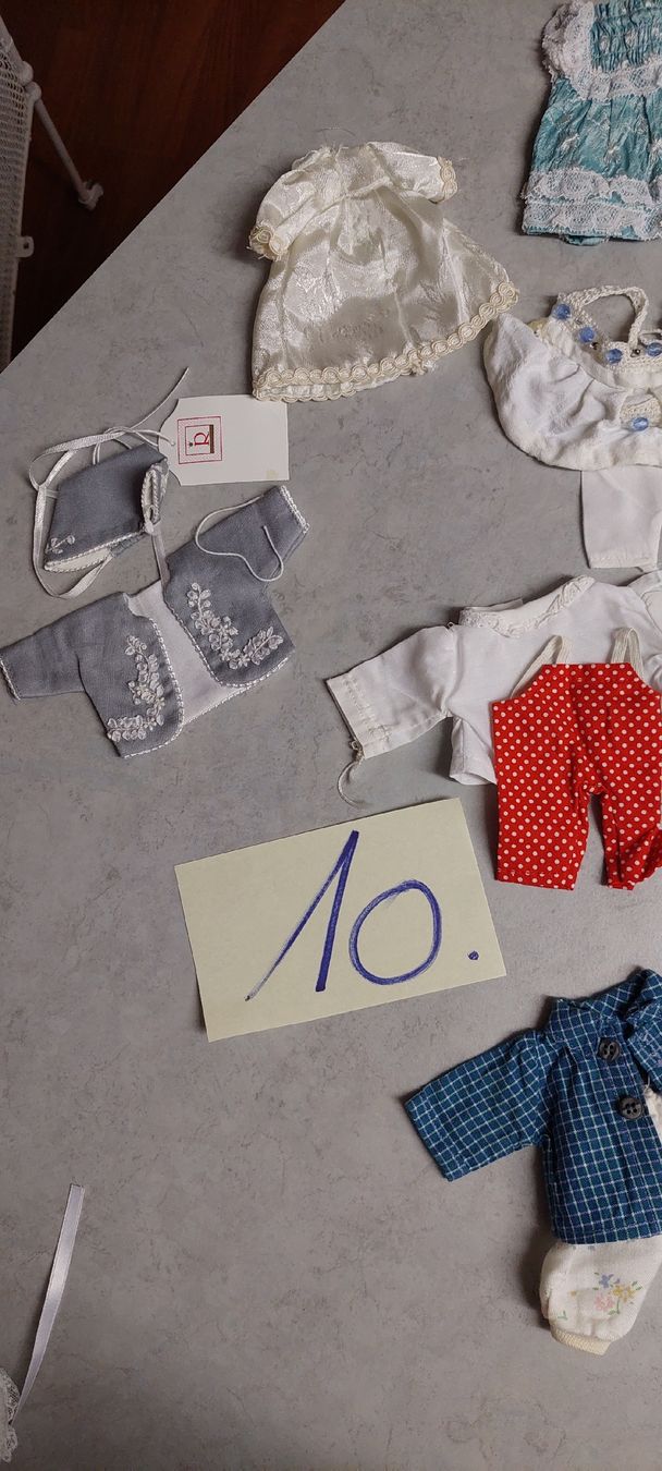 Bambole: viele kleine Puppenkleidchen – Usato da Muri AG venduto da nindo1 1