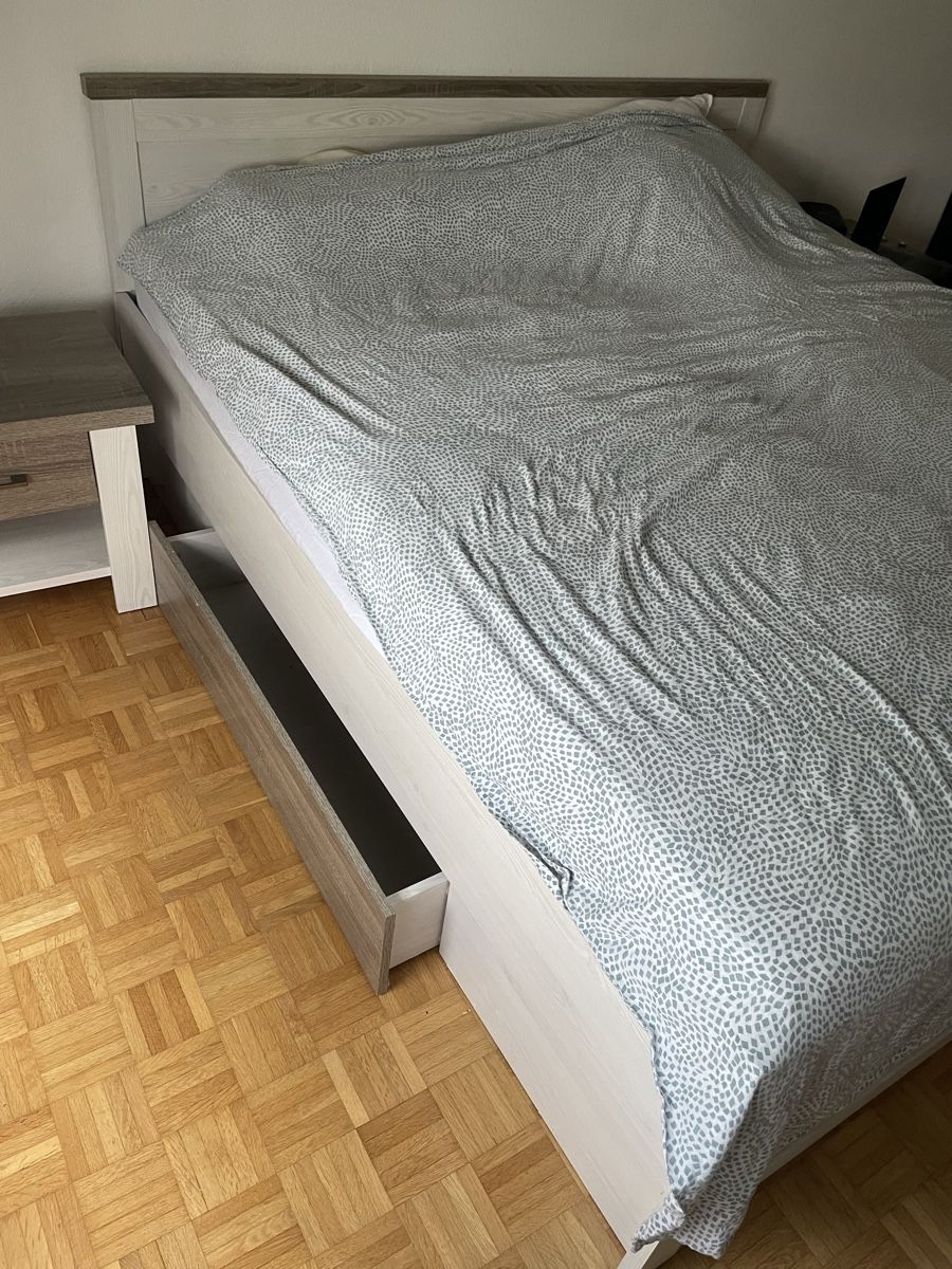 Lits: Free - King size bed + bedside tables and 2 single mattresse – D'occasion à Zollikerberg par liliansperandio 2