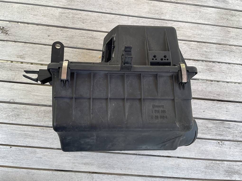 Tutti pezzi di ricambio auto: BMW E30 Luftfilterkasten M20 – Usato da Reinach BL venduto da mme_c9k2 1